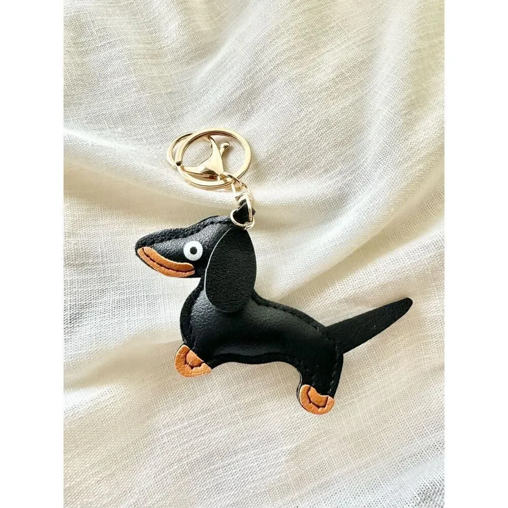 Black and tan faux leather dachshund keychain ￼